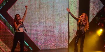 Soledad junto a Fátima Flórez, este miércoles en una función más que especial en el Teatro Holiday de Carlos Paz. (Foto: prensa).
