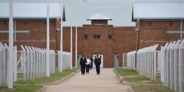 Dos internos del Complejo Penitenciario de Sáenz Peña se atacaron con cuchillos a la vista de todos.