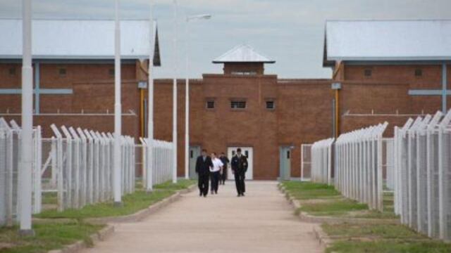 Dos internos del Complejo Penitenciario de Sáenz Peña se atacaron con cuchillos a la vista de todos.