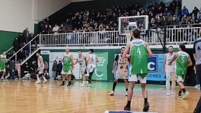 Altense perdió ante Barracas en el quinto partido. (Foto: Néstor Franchi).