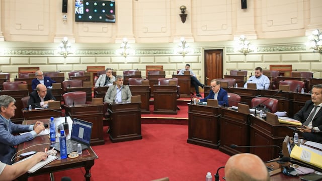 La comisión de seguimiento dialogó con los empresarios en busca de explicaciones sobre el origen de la deuda y el destino de casi 1.400 millones de dólares.