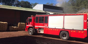 Sofocan incendio en secadero en Oberá.