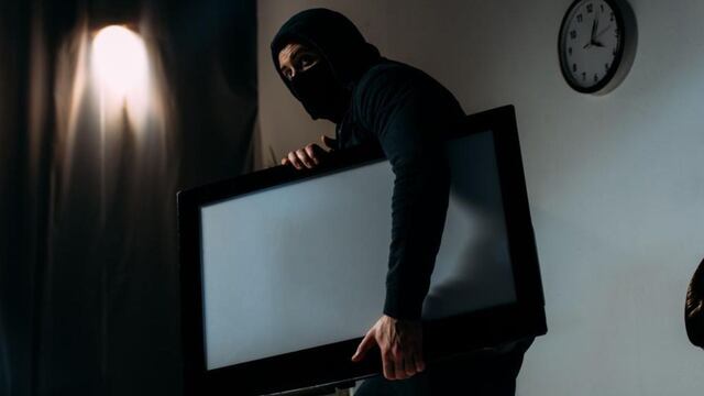 Los delincuentes se cruzaron a la casa de su vecina en plena madrugada y se llevaron el televisor y otras pertenencias. (Imagen ilustrativa)