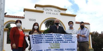 Izaron bandera en homenaje al ARA San Juan.