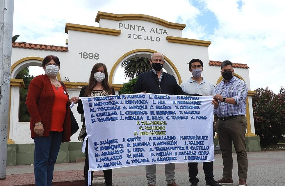 Izaron una bandera en homenaje a los tripulantes del ARA San Juan
