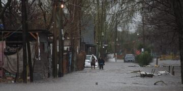 Temporal en La Plata, inundaciones, calles anegadas y evacuados (Gentileza).