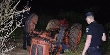 Murió un agricultor de 68 años al volcar su tractor en una zona rural de Aristóbulo del Valle.