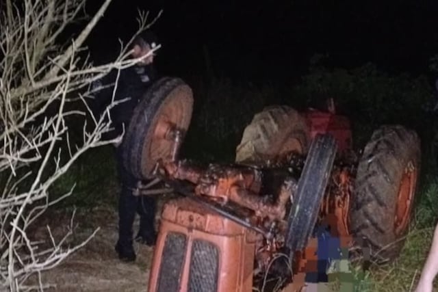 Murió un agricultor de 68 años al volcar su tractor en una zona rural de Aristóbulo del Valle.