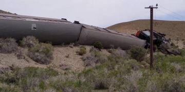 Descarriló el histórico tren La Trochita. Según reportes, la formación trasladaba 53 personas y la mayoría era de un contingente de turistas norteamericanos. Foto: Télam