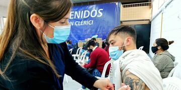 La provincia de Santa Fe registró este martes 1.495 casos de coronavirus y 60 muertes.