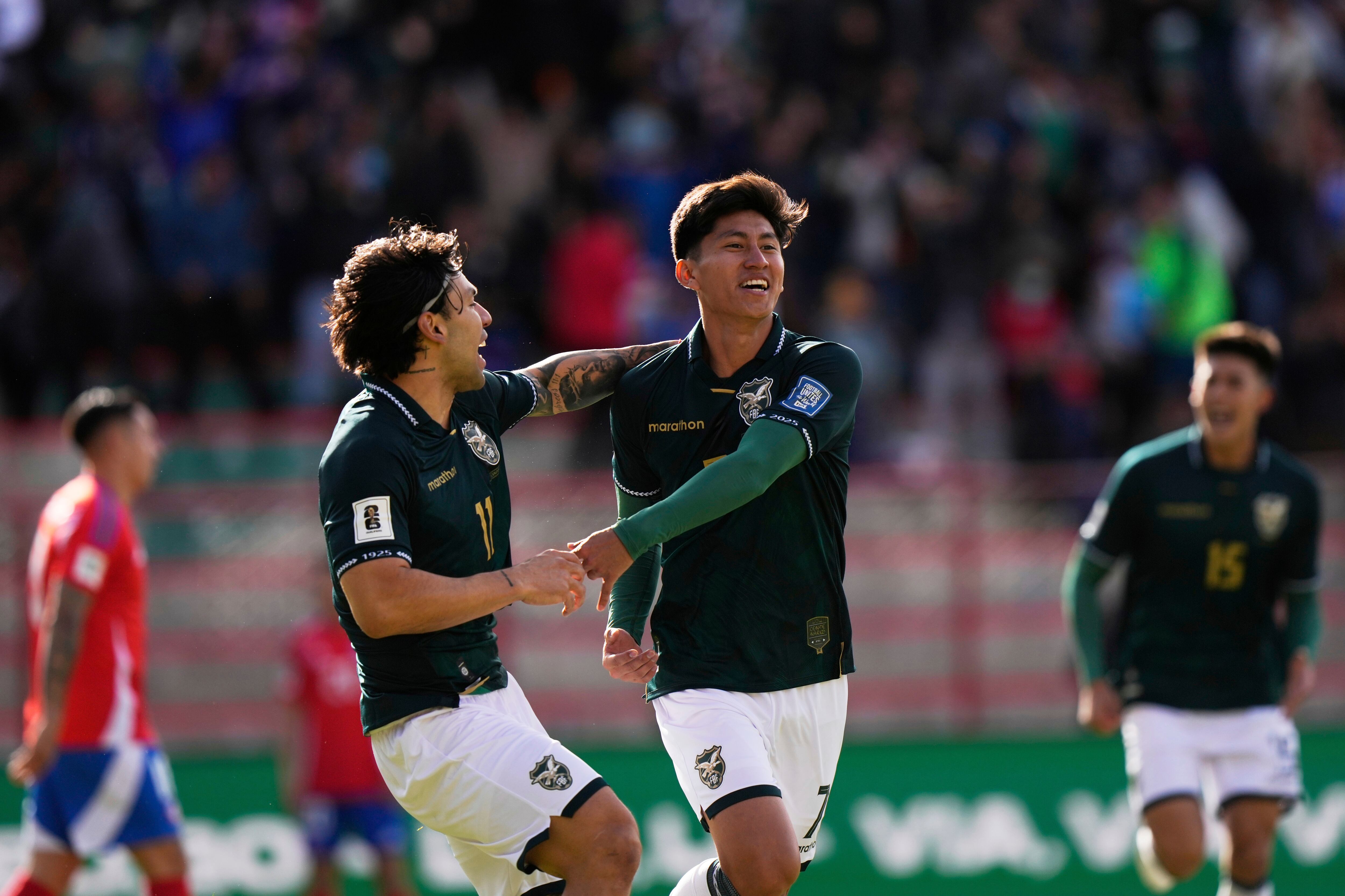 Miguel Terceros, de la selección de Bolivia, festeja su tanto ante Chile en las eliminatorias mundialistas, el martes 10 de junio de 2025 en el Alto (AP Foto/Juan Karita)
