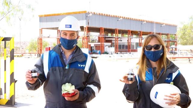 En Barrancas se recibe el petróleo producido en los yacimientos de la zona para su procesamiento y puesta en especificación, antes de ser transportado hacia las instalaciones de la Refinería Luján de Cuyo.