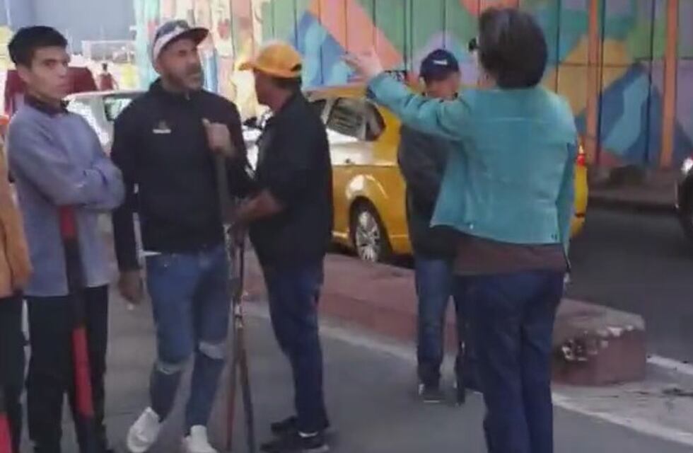 Córdoba: harta de las cortes, una mujer se bajó a pedirles a los piqueteros que la dejen circular