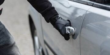 Unos adolescentes intentaron llevarse un auto en Rafaela, pero algo los detuvo.