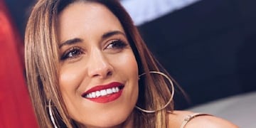 Mariana Brey se sumó a la tendencia de los brillos y dio cátedra de estilo con un vestido plateado