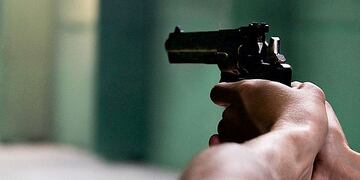 Se resistió a un asalto y le dispararon en la pierna