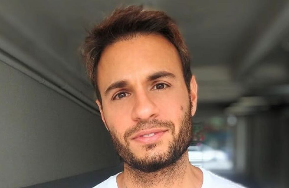 Tomás Dente sufrió una tremenda caída en vivo: “¡Está resbaladizo!”