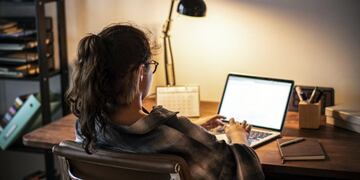 Formato mixto. El teletrabajo es una modalidad que creció en pandemia y llegó para quedarse, sin dejar de lado la presencialidad. (La Voz/Archivo)