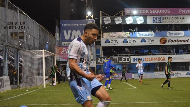 Lencina festeja la apertura del marcador ante San Martín de San Juan