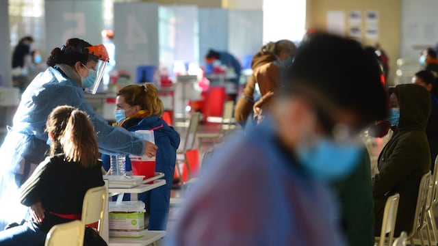 Los vacunatorios contra el COVID, habilitados este domingo en Córdoba (Nicolás Bravo/ La Voz).