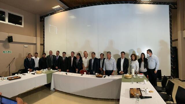 Reunión entre autoridades paraguayas y misionera para tratar la situación del cruce fluvial entre Iguazú y Presidente Franco.