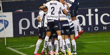 En otro partido chivo de la fecha, Quilmes le ganó a Tigre y superó a Belgrano en la tabla (Telam).