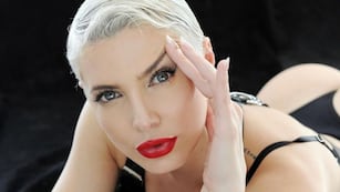 Tamara Bella lució un vestido escotado estilo Barbiecore que causó furor