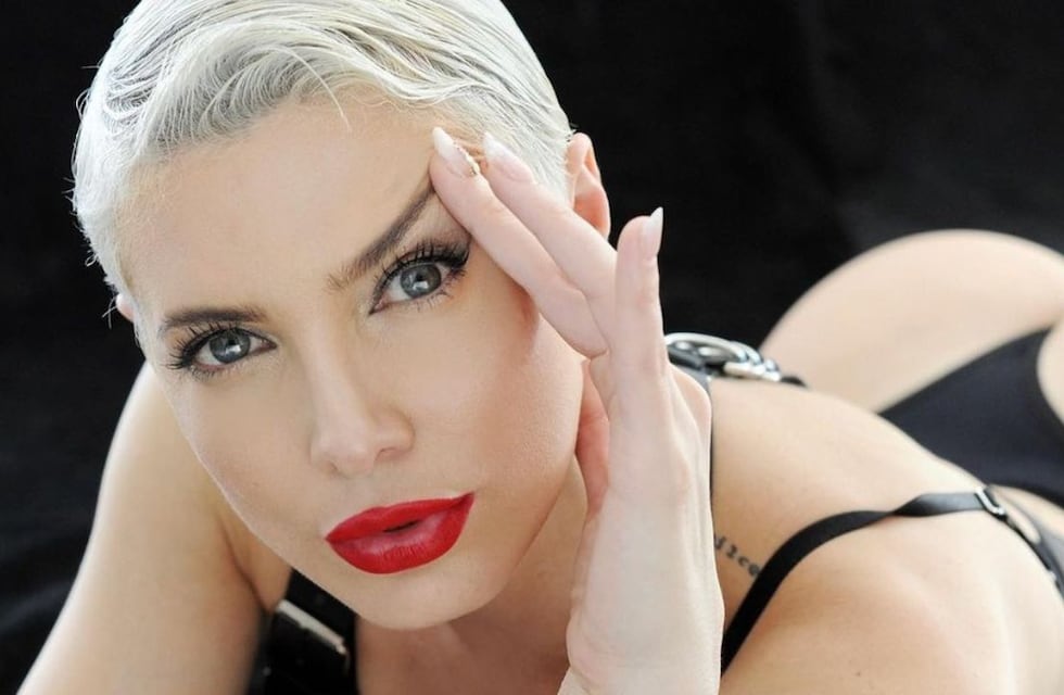 Tamara Bella cumplió años y lo celebró sensual y reflexiva con una selfie frente al espejo en Instagram