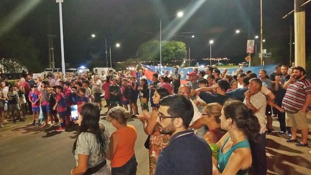 Vecinos de Villa Adela se reunieron con el intendendente Cresto, el Jefe de policía y el jefe de fiscales.