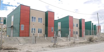 El Municipio de Tolhuin y el IPVyH firmaron un convenio con el objetivo de trabajar en conjunto y  brindar soluciones habitacionales integrales a las familias.