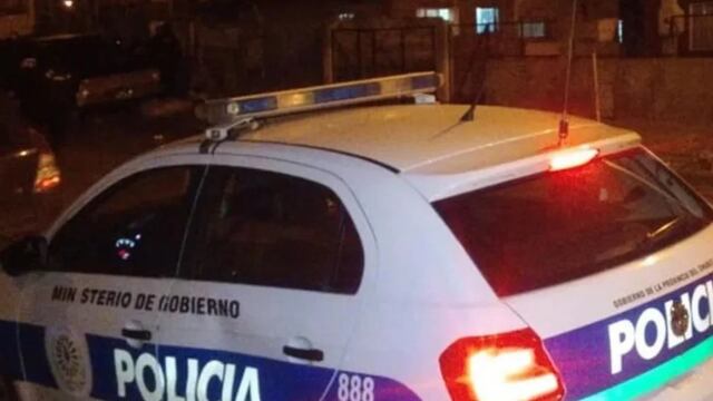 Una mujer policía atacó a puntazos a su pareja.