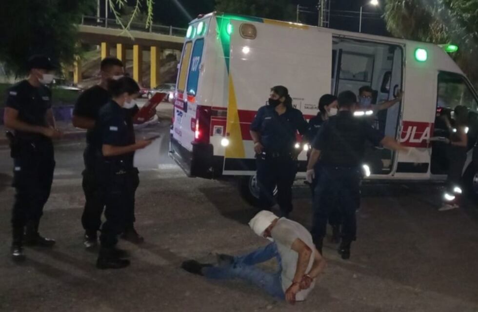 Motochorros les robaron un celular, ellas los persiguieron y los atropellaron