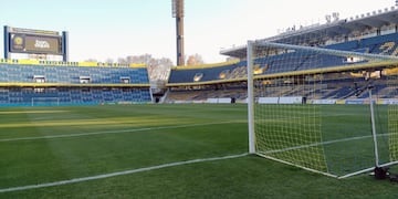 El incendio de una torre de iluminación podría llevar a que el partido entre Central y River se juegue de día
