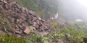Se trabajó casi sobre el abismo en algunos tramos de la ruta 65.