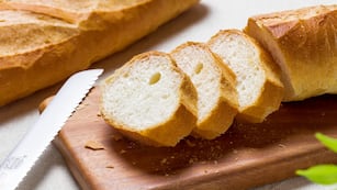 La receta para hacer pan francés casero.