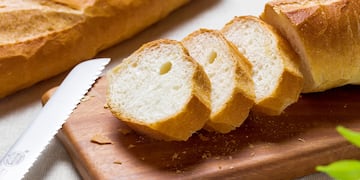 La receta para hacer pan francés casero.