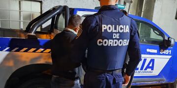 El hombre fallecido estaba en un un domicilio en barrio Alberdi al llegar la Policía (archivo).