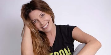 Mónica Ayos compartió un video en microbikini en la playa y causó furor