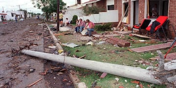 RÍO TERCERO. Una de las imágenes tras la explosiónn de la fábrica militar (La Voz / Archivo).)