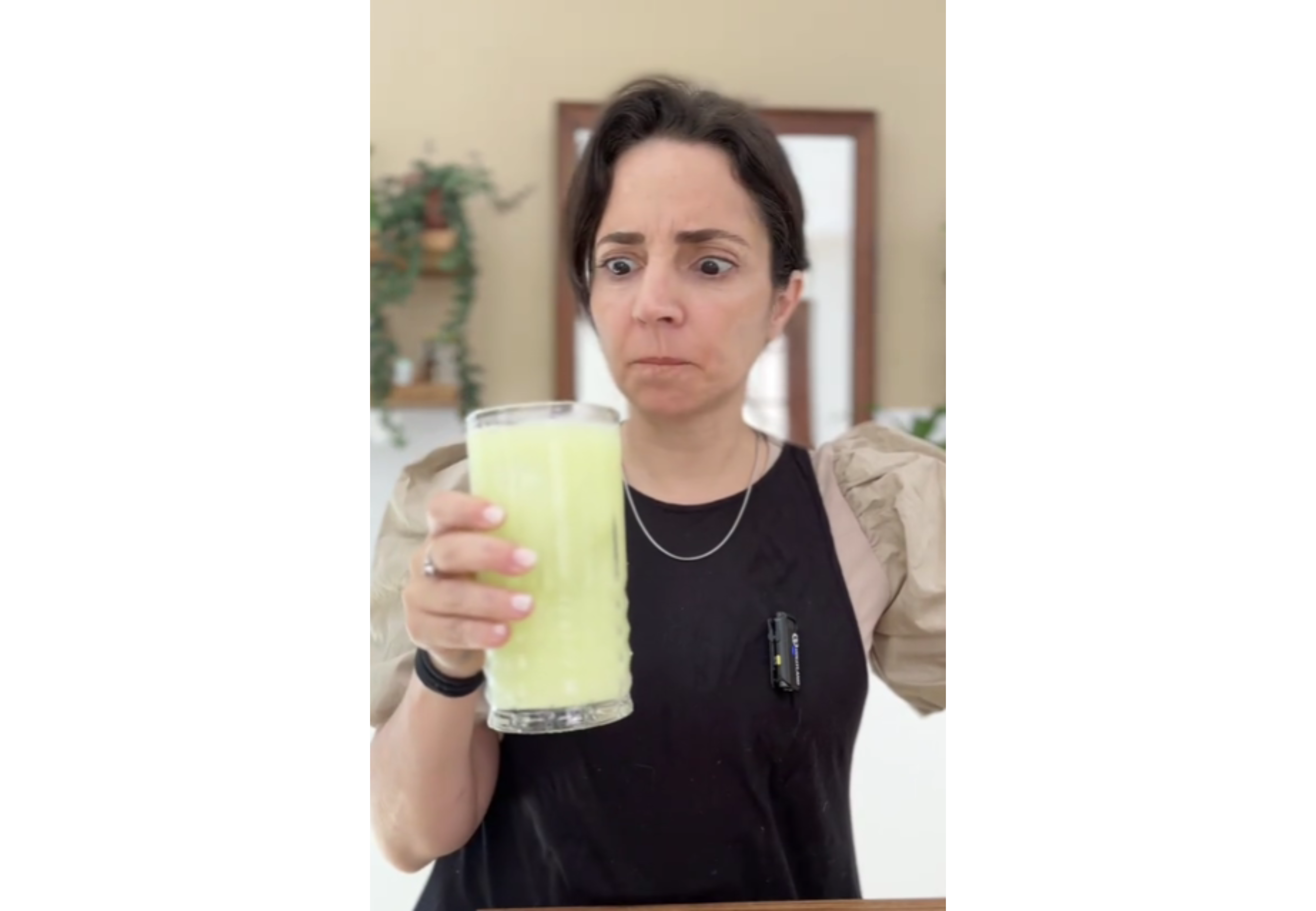 La reacción de Paulina Cocina al probar la limonada.