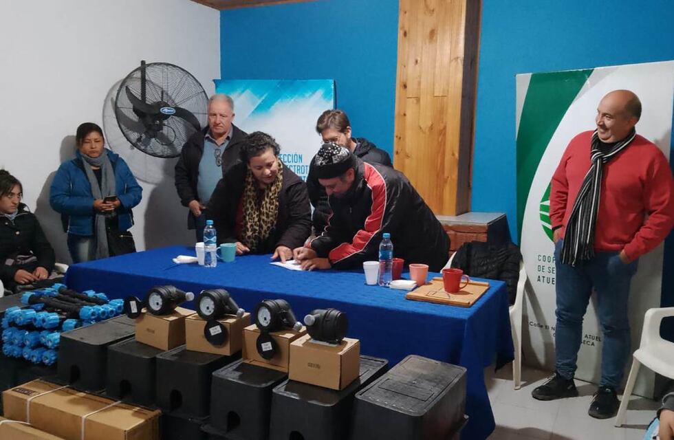 Entregaron medidores de agua potable en Atuel Norte