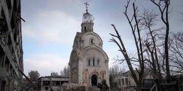 Escombros en Mariúpol, una de la ciudades de Ucrania más devastadas tras los ataques rusos.