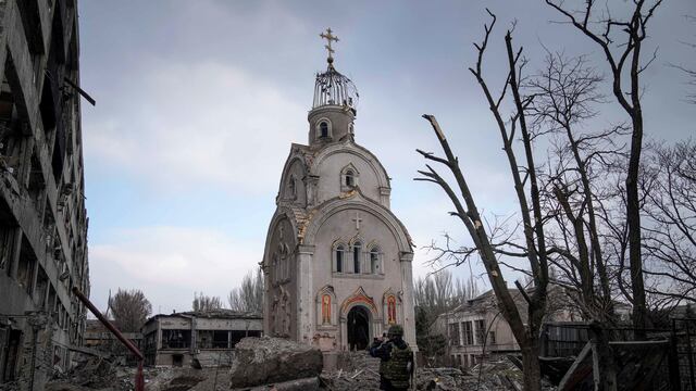 Escombros en Mariúpol, una de la ciudades de Ucrania más devastadas tras los ataques rusos.