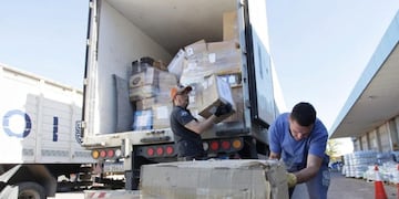 Cajas con donaciones de la comunidad de Ushuaia, listas para ser enviadas a Bahía Blanca y distribuidas.