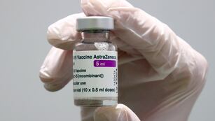 Vacuna AstraZeneca. (AP Foto/Matthias Schrader, archivo)