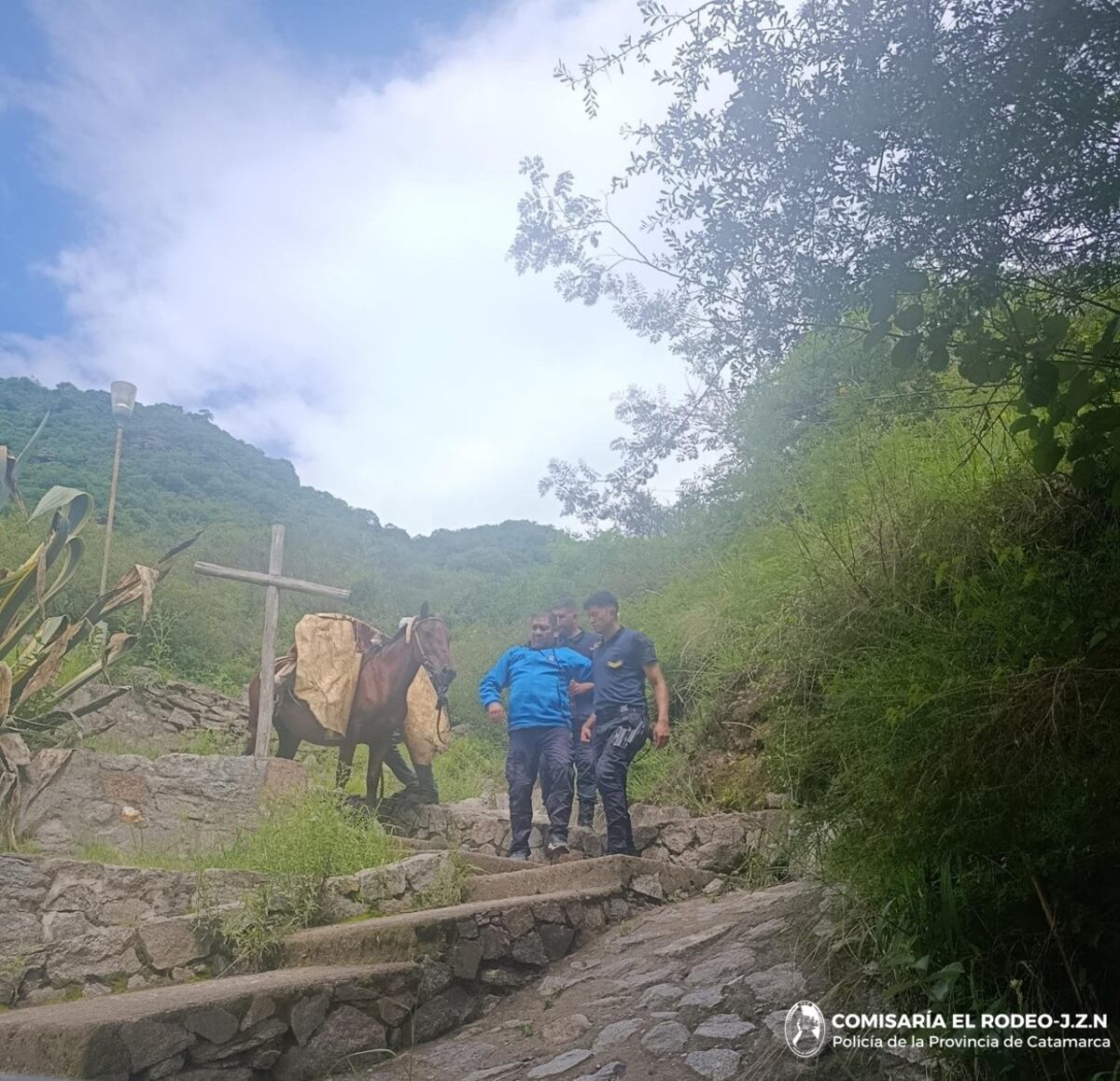 Un hombre fue asistido tras descompensarse en un camino rural de Ambato
