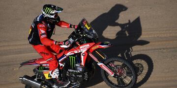 Kevin Benavides podría dar a Argentina una histórica victoria en Motos en esta 43a edición del Dakar.