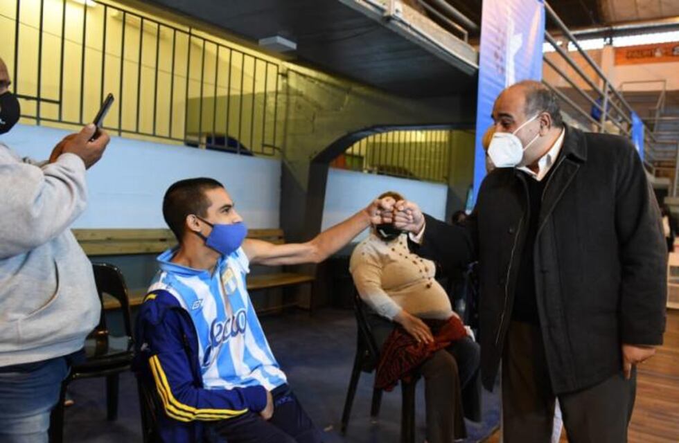 Juan Manzur: “Todos tenemos que poner un granito de arena para desterrar esta pandemia”