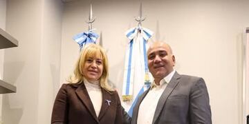 El senador nacional reapareció en la escena local con una visita institucional a la intendenta, con la interna peronista como telón de fondo.