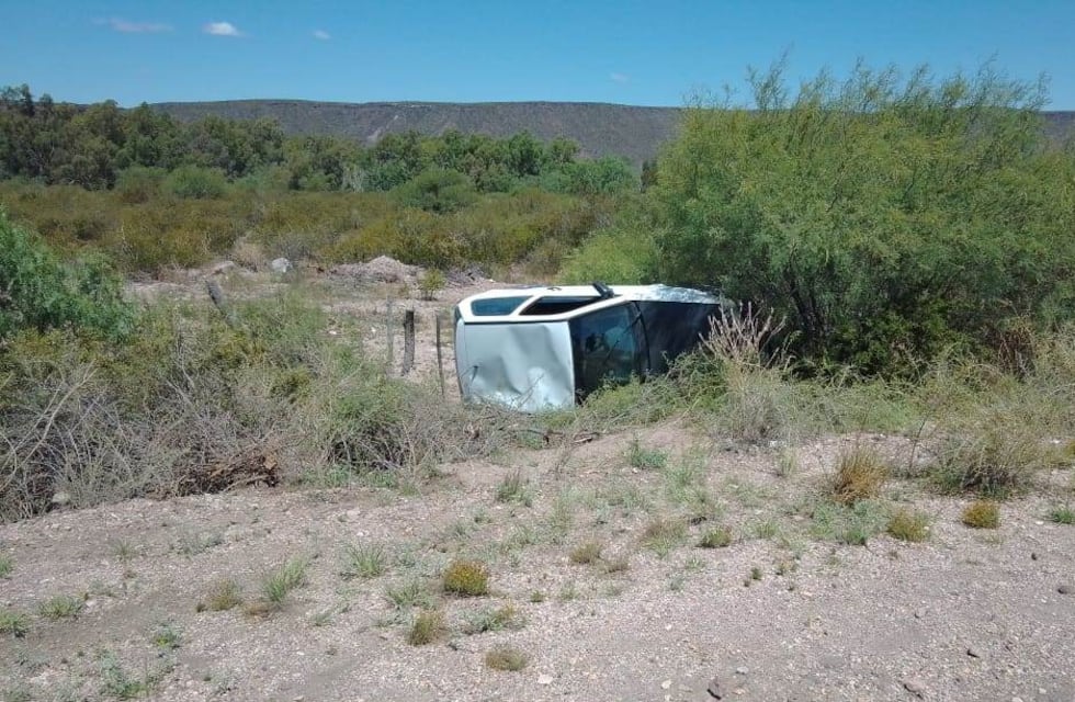 Conductor ebrio volcó en el ingreso a Valle Grande